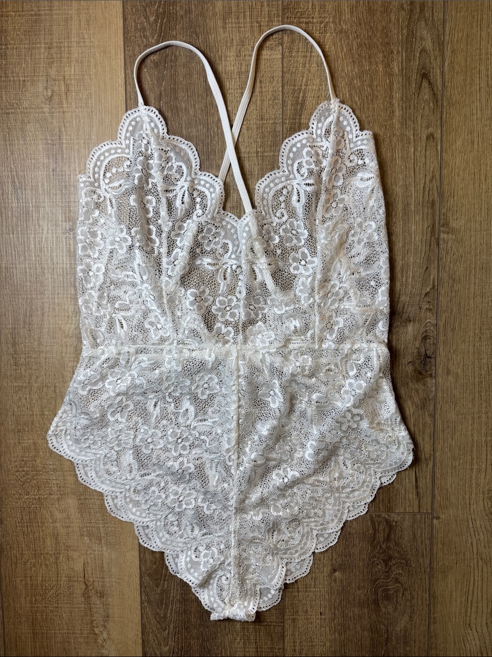 SHEIN White Floral Scalloped Lace Plunge Chemise Bodysuit